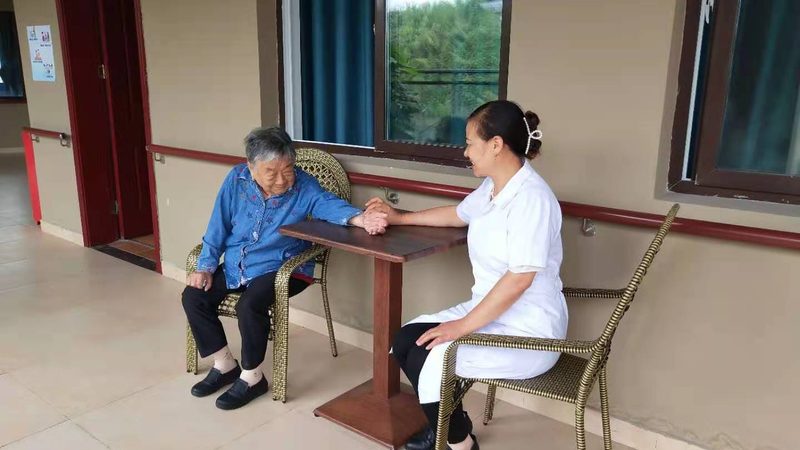 小型养老院护理员招聘：关键素质与能力解析**